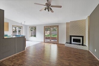 1835 NE Sumner Dr in Oak Harbor, WA - Building Photo - Building Photo