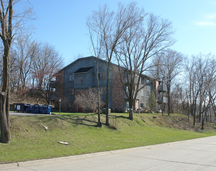 Grandview Acres in Des Moines, IA - Building Photo