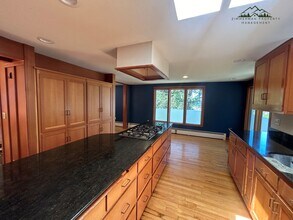 320 Sunset Dr in Eugene, OR - Building Photo - Building Photo