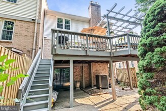 9620 Hillock Ct in Burke, VA - Building Photo - Building Photo