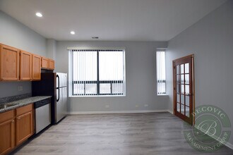 2451 W Howard St in Chicago, IL - Building Photo - Building Photo