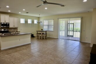 15201 Torino Ln in Ft. Myers, FL - Foto de edificio - Building Photo