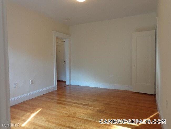 22 Chauncy St, Unit 1 in Cambridge, MA - Foto de edificio