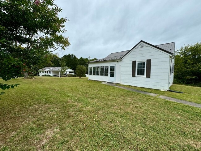 1124 Iron Mill Rd in Baskerville, VA - Building Photo - Building Photo