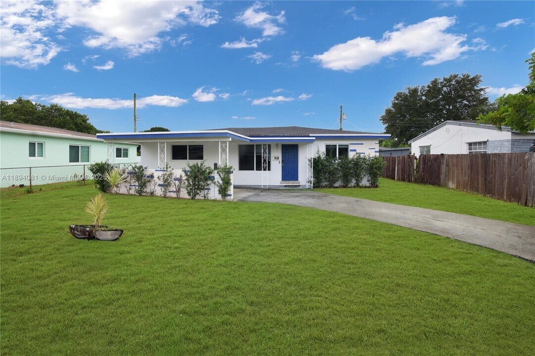 7410 Fillmore St in Hollywood, FL - Building Photo