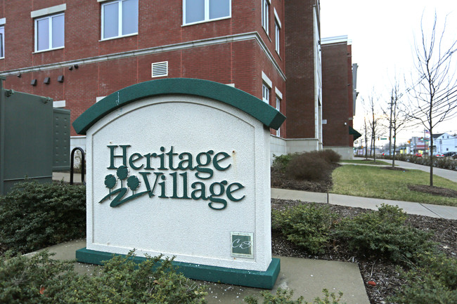 Heritage Village at Lawrence, A 55+ Community in Lawrenceville, NJ - Foto de edificio - Building Photo