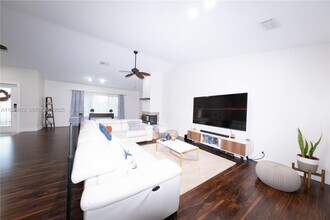 13331 NW 10th St in Sunrise, FL - Building Photo - Building Photo