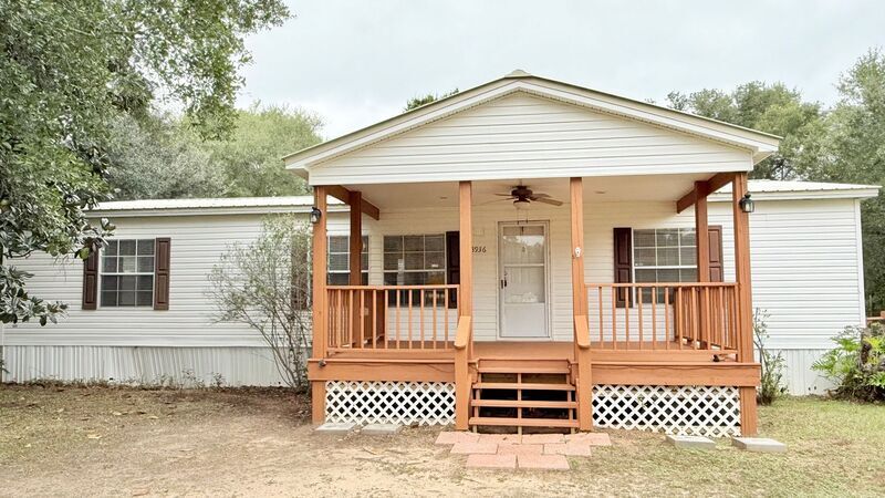 3936 Griffith Rd in Pace, FL - Building Photo