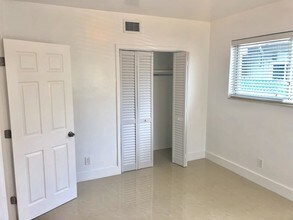 8227 Crespi Blvd-Unit -8227 - 2 in Miami Beach, FL - Building Photo - Building Photo