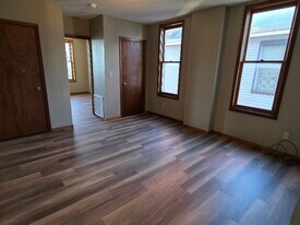 518 Rhomberg Ave, Unit 2 in Dubuque, IA - Building Photo