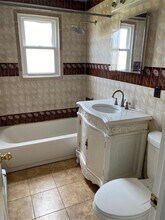 95 Grandview Dr in Shirley, NY - Building Photo - Building Photo