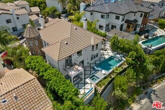 21615 Medina Estates Dr in Los Angeles, CA - Building Photo - Building Photo