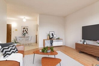 Royal Manor in Lloydminster, SK - Building Photo - Building Photo