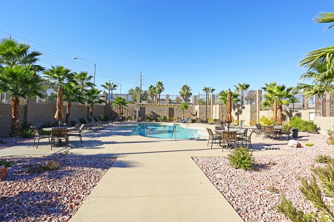 Santa Barbara Palms in Las Vegas, NV - Foto de edificio - Building Photo