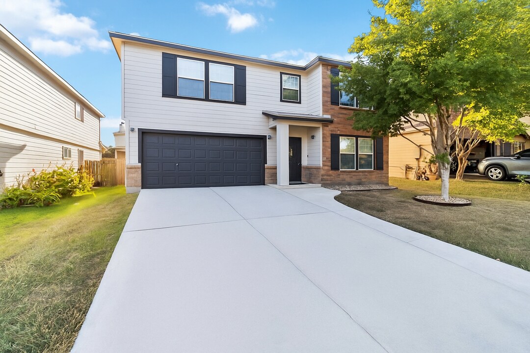 208 Jordan in Boerne, TX - Building Photo