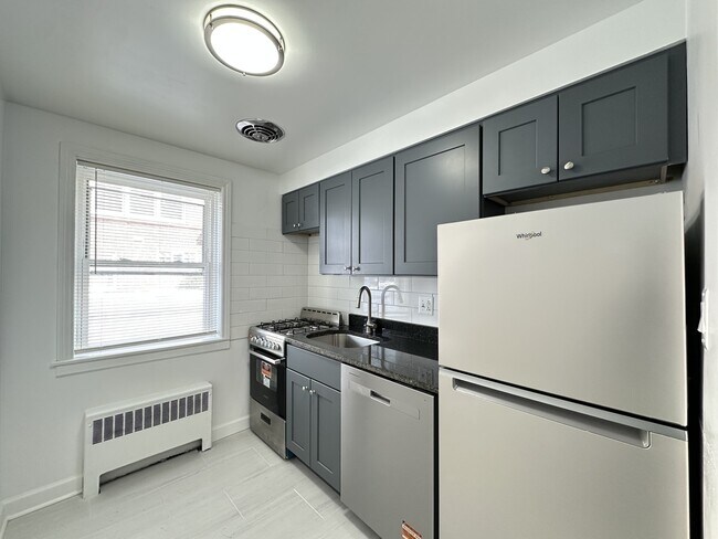 6715 N California Ave in Chicago, IL - Foto de edificio - Building Photo