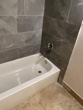 3115 Oakland Shores Dr, Unit E112 in Oakland Park, FL - Building Photo - Building Photo