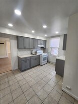 82-03 Myrtle Ave in Queens, NY - Building Photo