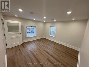 13 Thomas St in Mississauga, ON - Building Photo - Building Photo