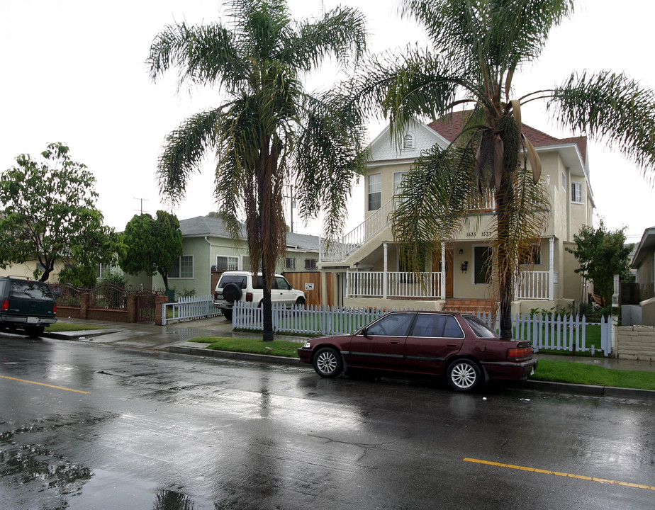 1629 Cedar Ave in Long Beach, CA - Building Photo