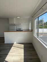 1240 Manhattan Beach Blvd, Unit A in Manhattan Beach, CA - Foto de edificio - Building Photo