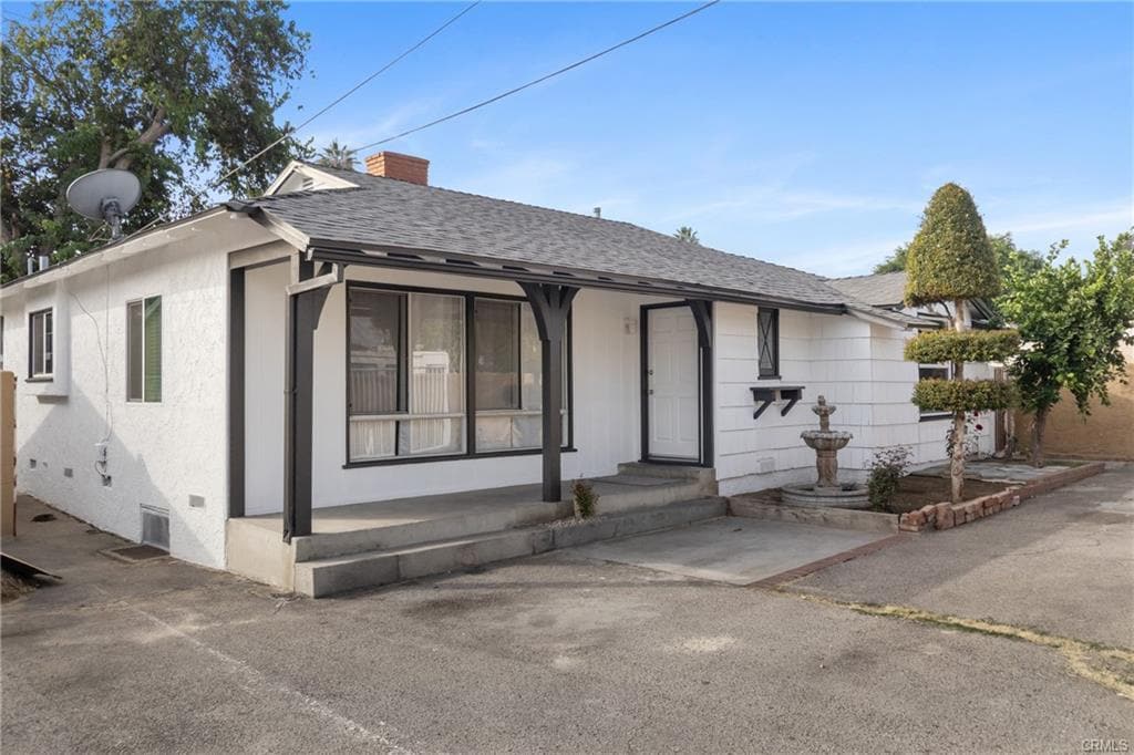 14724 Strathern St in Los Angeles, CA - Building Photo