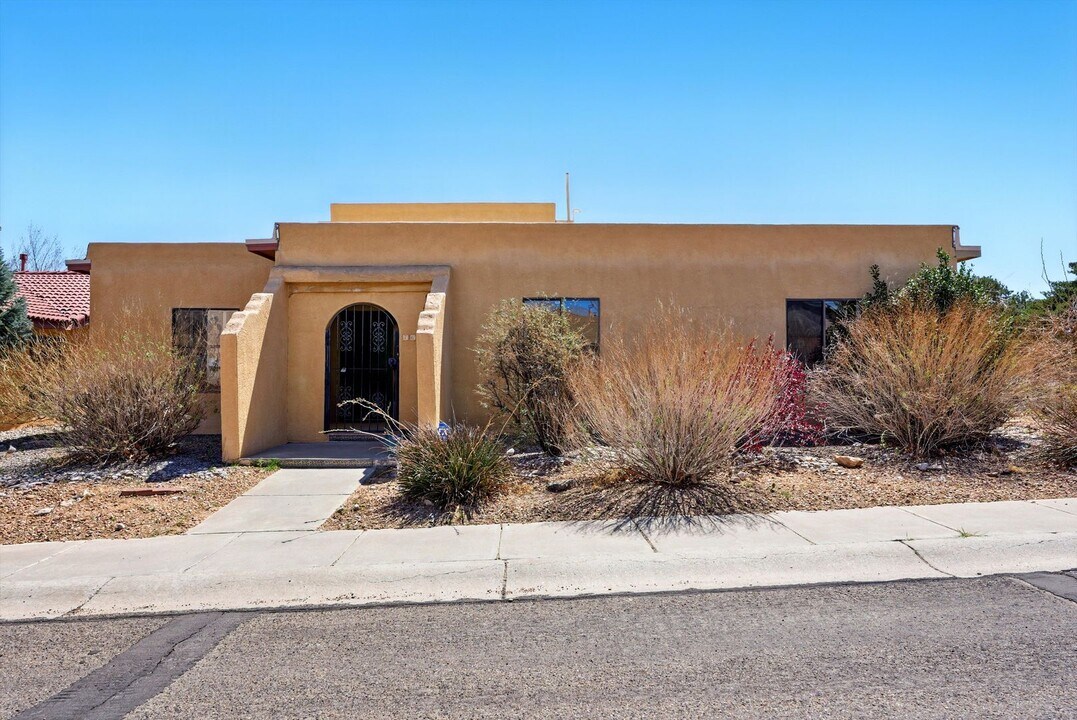 7624 Maplewood Dr NW in Albuquerque, NM - Building Photo