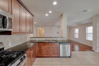 7400 Longford Trail in Austin, TX - Foto de edificio - Building Photo