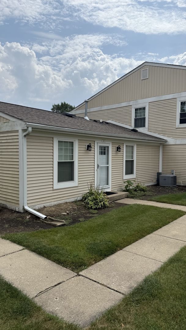306 Russet Way in Vernon Hills, IL - Building Photo - Building Photo