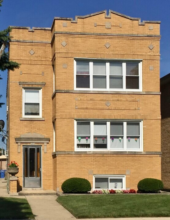 4934 N Marmora Ave in Chicago, IL - Building Photo