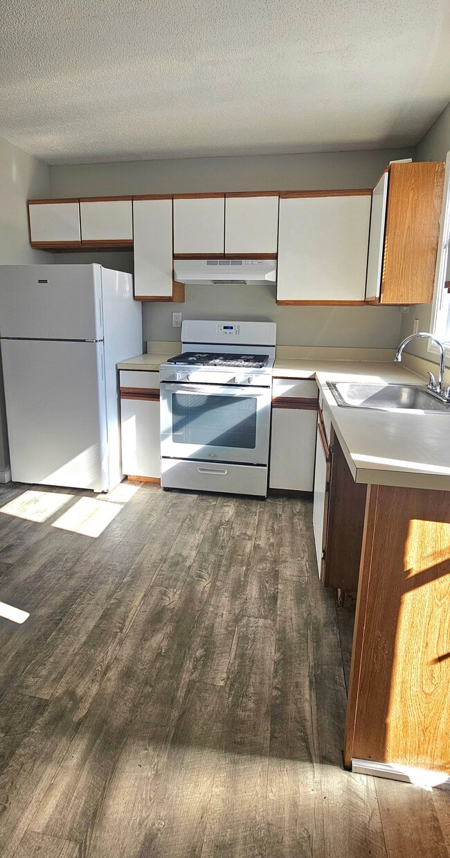 43 Hillside Ave, Unit 3 in East Haven, CT - Foto de edificio - Building Photo