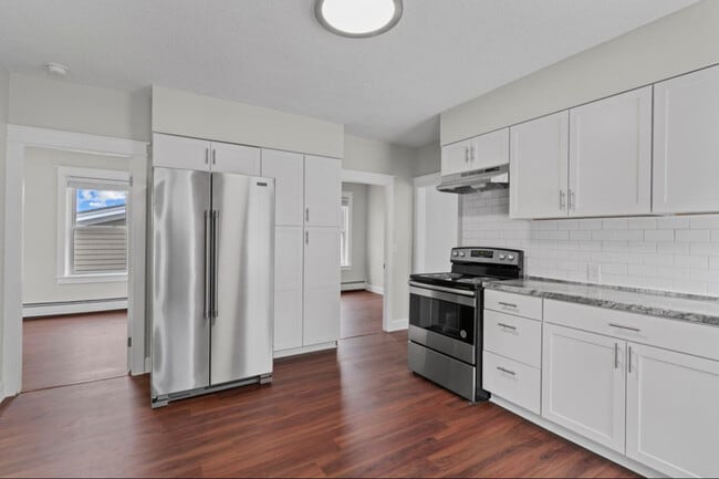 29 Cole St, Unit #2 in East Providence, RI - Foto de edificio - Building Photo