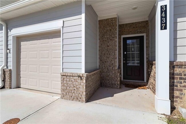 3437 Sumersbe court in College Park, GA - Building Photo - Building Photo