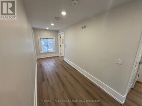 13 Thomas St in Mississauga, ON - Building Photo - Building Photo