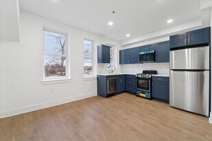 812 W Roosevelt Blvd in Philadelphia, PA - Building Photo