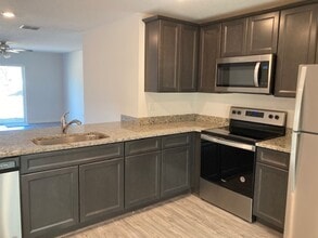 11 Ripcord Ln in Palm Coast, FL - Building Photo - Building Photo