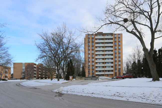 Kloster Court in Kitchener, ON - Building Photo - Building Photo