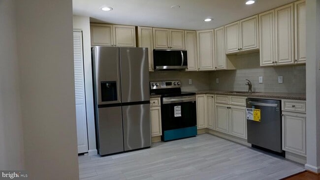 property at 8179 Curving Creek Ct