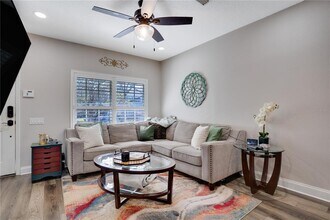 2375 Lake Woodberry Cir in Brandon, FL - Building Photo - Building Photo