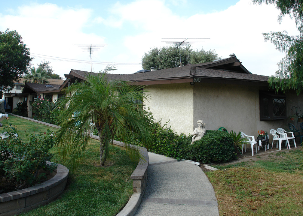 870 S Sherman Ave in Corona, CA - Building Photo