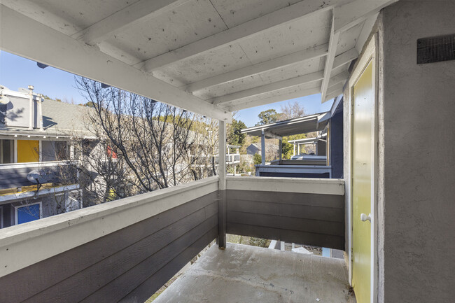 D'Avila Woods Apartments in El Sobrante, CA - Foto de edificio - Building Photo