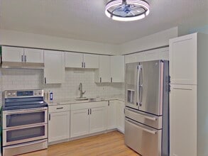 8 Howard Ct in East Hartford, CT - Building Photo - Building Photo