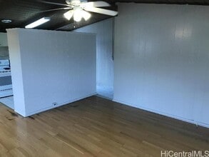 2352 Komo Mai Dr in Pearl City, HI - Foto de edificio - Building Photo