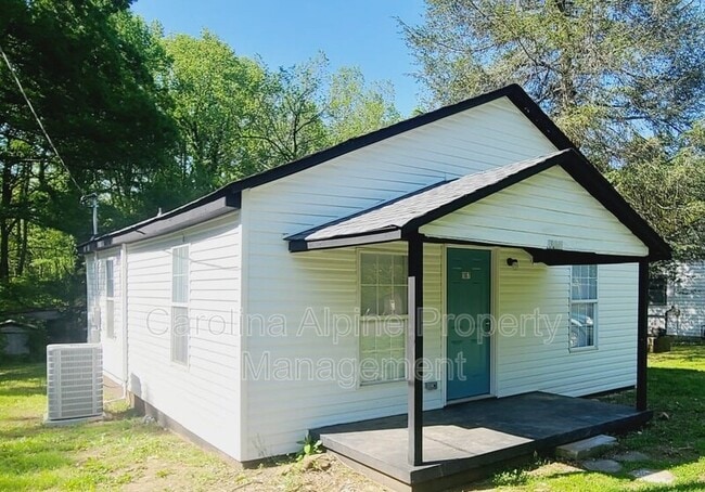1107 Brown Summit Ave in Statesville, NC - Building Photo - Building Photo