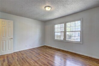5587 General Harris Dr in Macon, GA - Foto de edificio - Building Photo