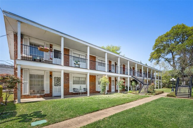 401 E Main St in Brenham, TX - Building Photo - Building Photo