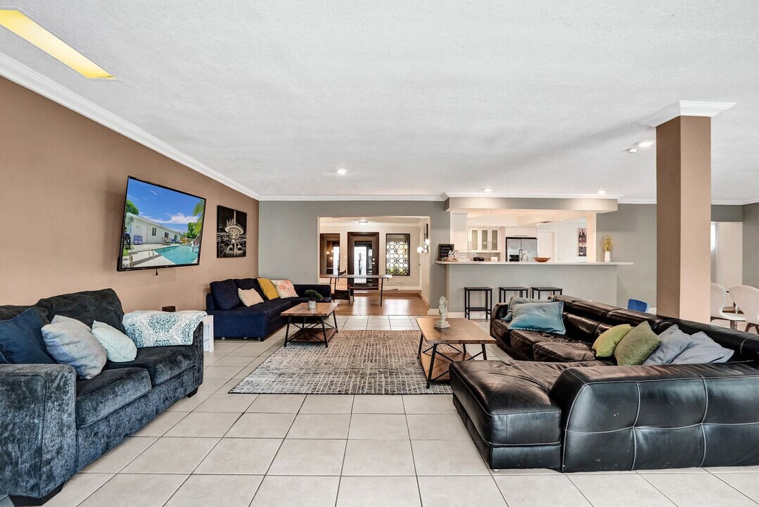 5415 Harrison St in Hollywood, FL - Building Photo