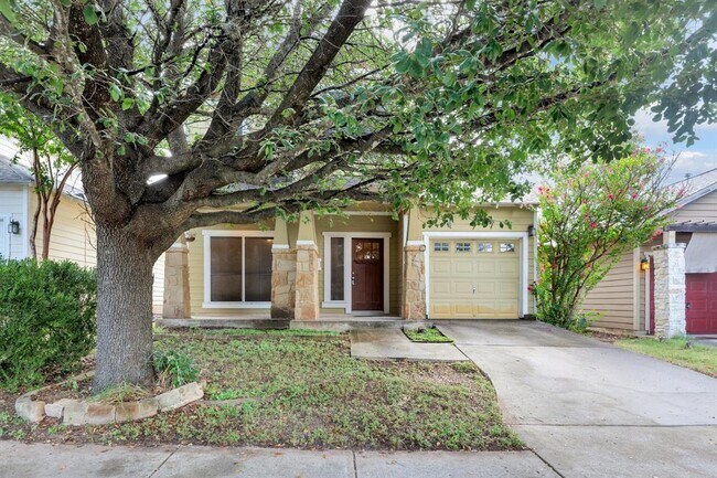 2012 Wayward Sun Dr in Austin, TX - Building Photo - Building Photo