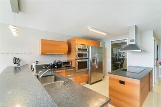 2950 NE 188th St, Unit 411 in Aventura, FL - Building Photo - Building Photo
