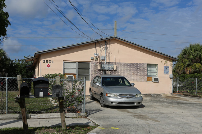 3501 Windsor Ave in West Palm Beach, FL - Foto de edificio - Building Photo